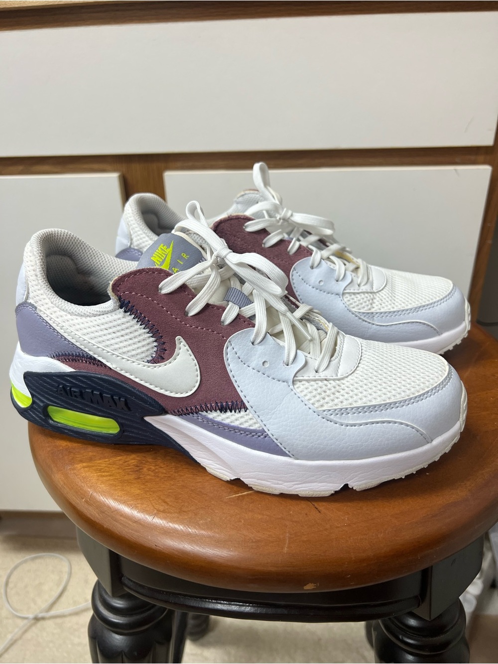 Nike Women’s Airmax Excee Football grey and white. 7.5
